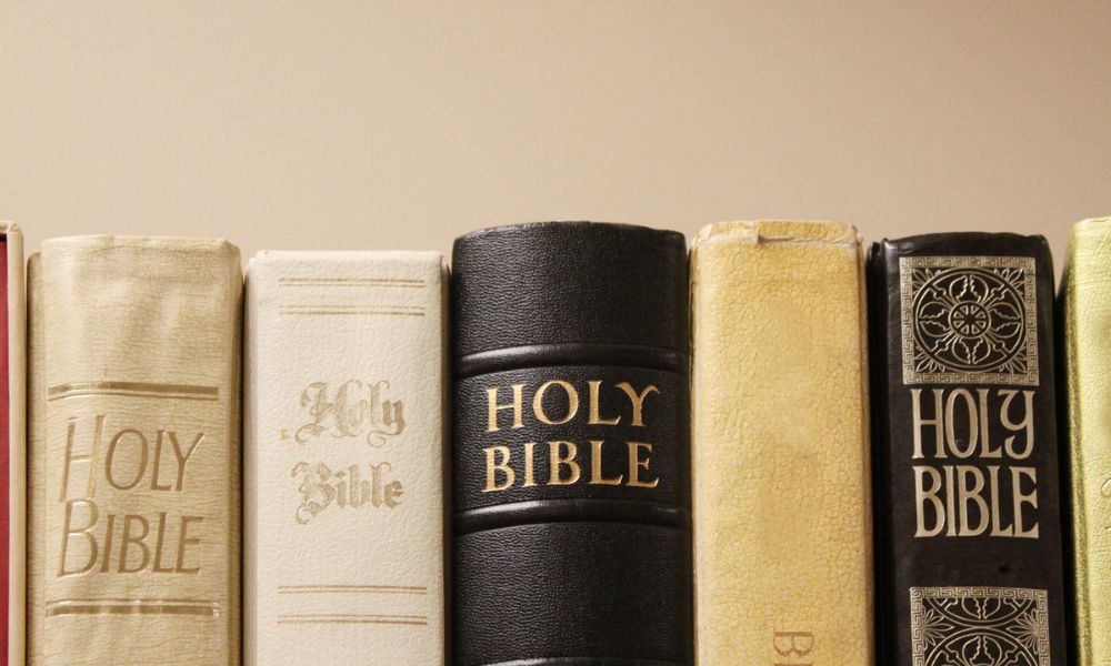  Exploring Different Bible Versions: